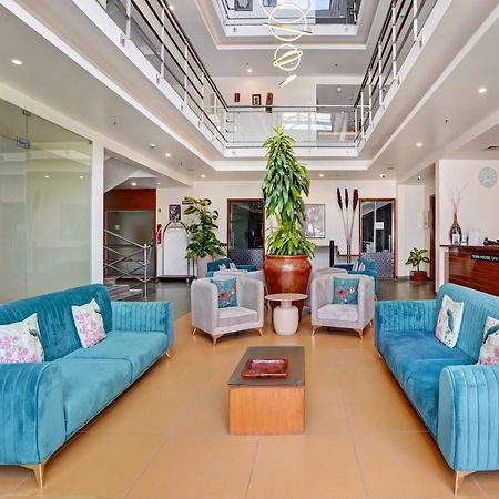 העיר בנגלור Astra Hotels & Suites - Marathalli מראה חיצוני תמונה