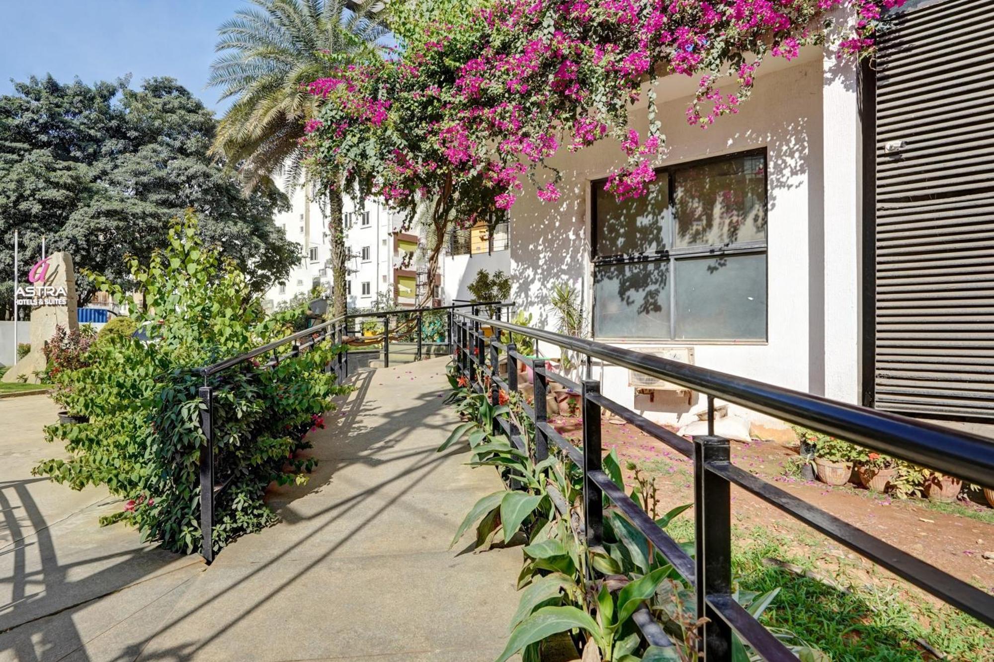 העיר בנגלור Astra Hotels & Suites - Marathalli מראה חיצוני תמונה