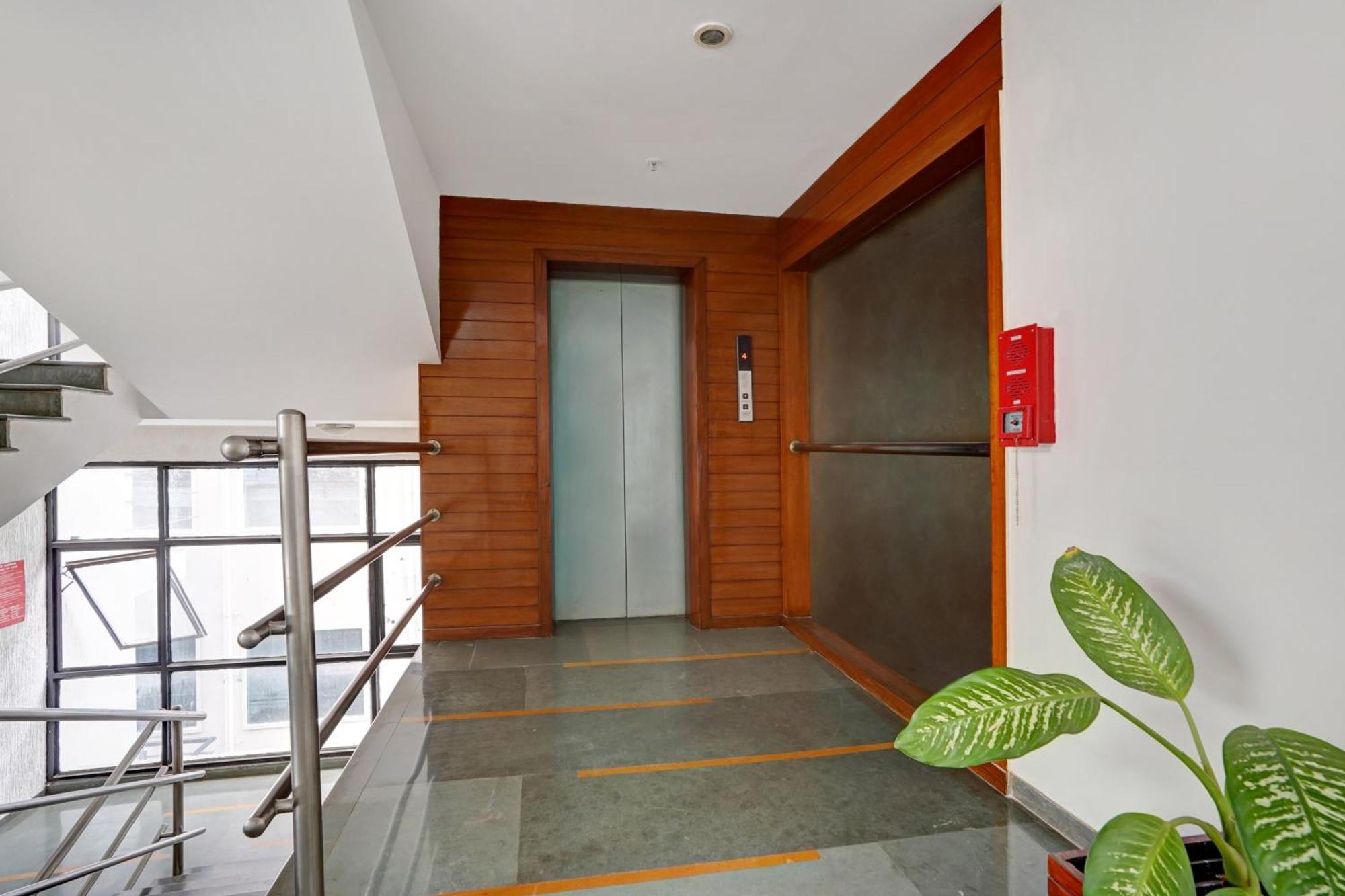 העיר בנגלור Astra Hotels & Suites - Marathalli מראה חיצוני תמונה