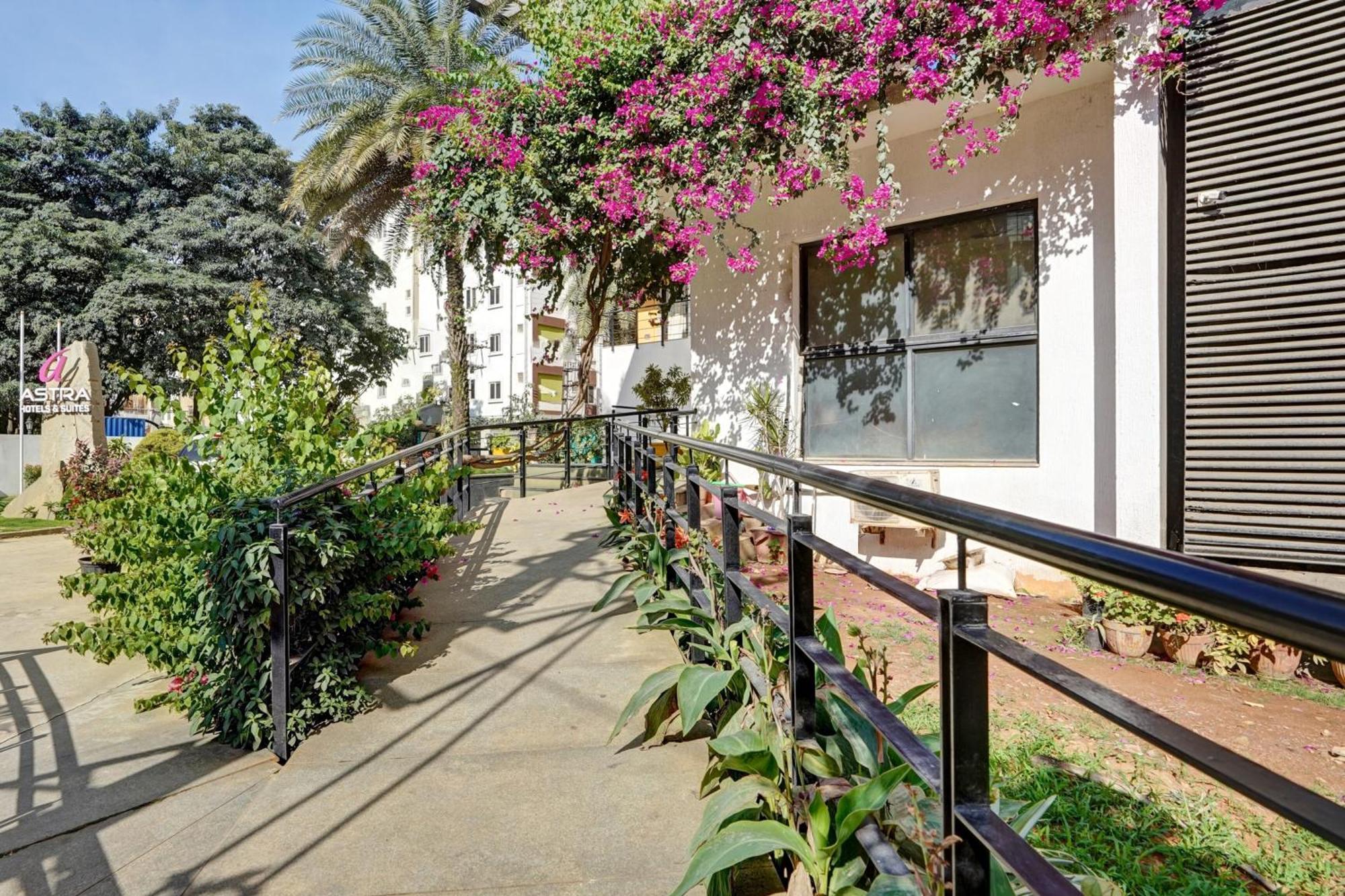 העיר בנגלור Astra Hotels & Suites - Marathalli מראה חיצוני תמונה
